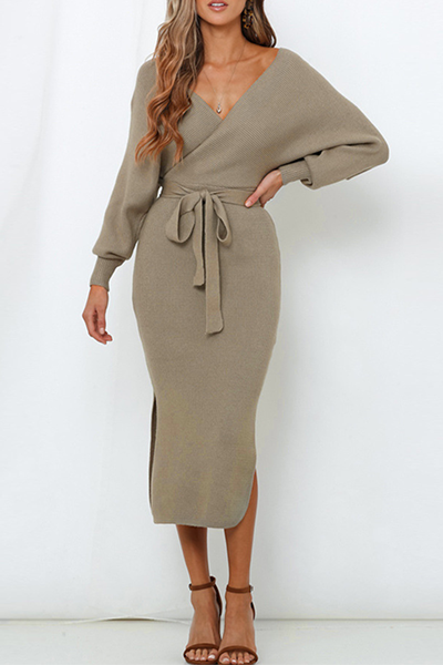 Ximena® | Elegantes, rückenfreies, geschlitztes Kleid mit V-Ausschnitt