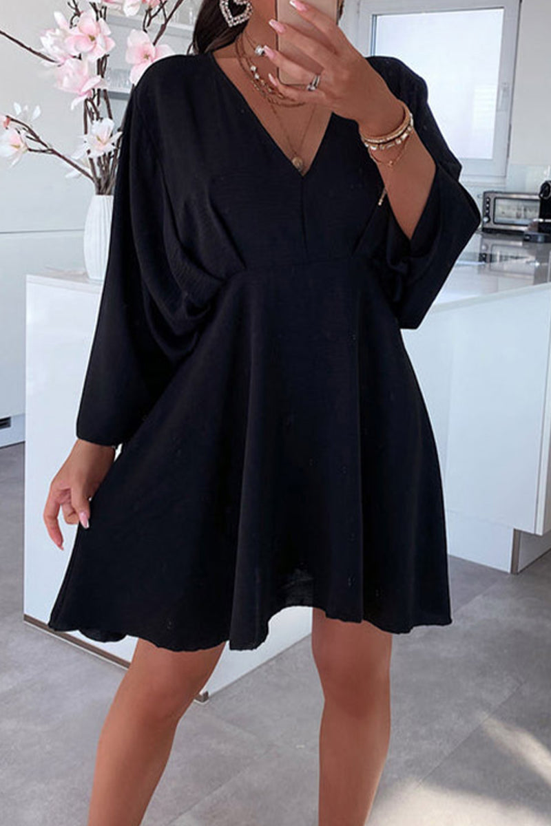 Pamela® | Langärmliges Kleid mit asymmetrischem V-Ausschnitt und unregelmäßigem Schnitt