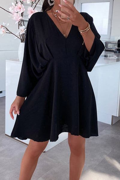 Pamela® | Langärmliges Kleid mit asymmetrischem V-Ausschnitt und unregelmäßigem Schnitt