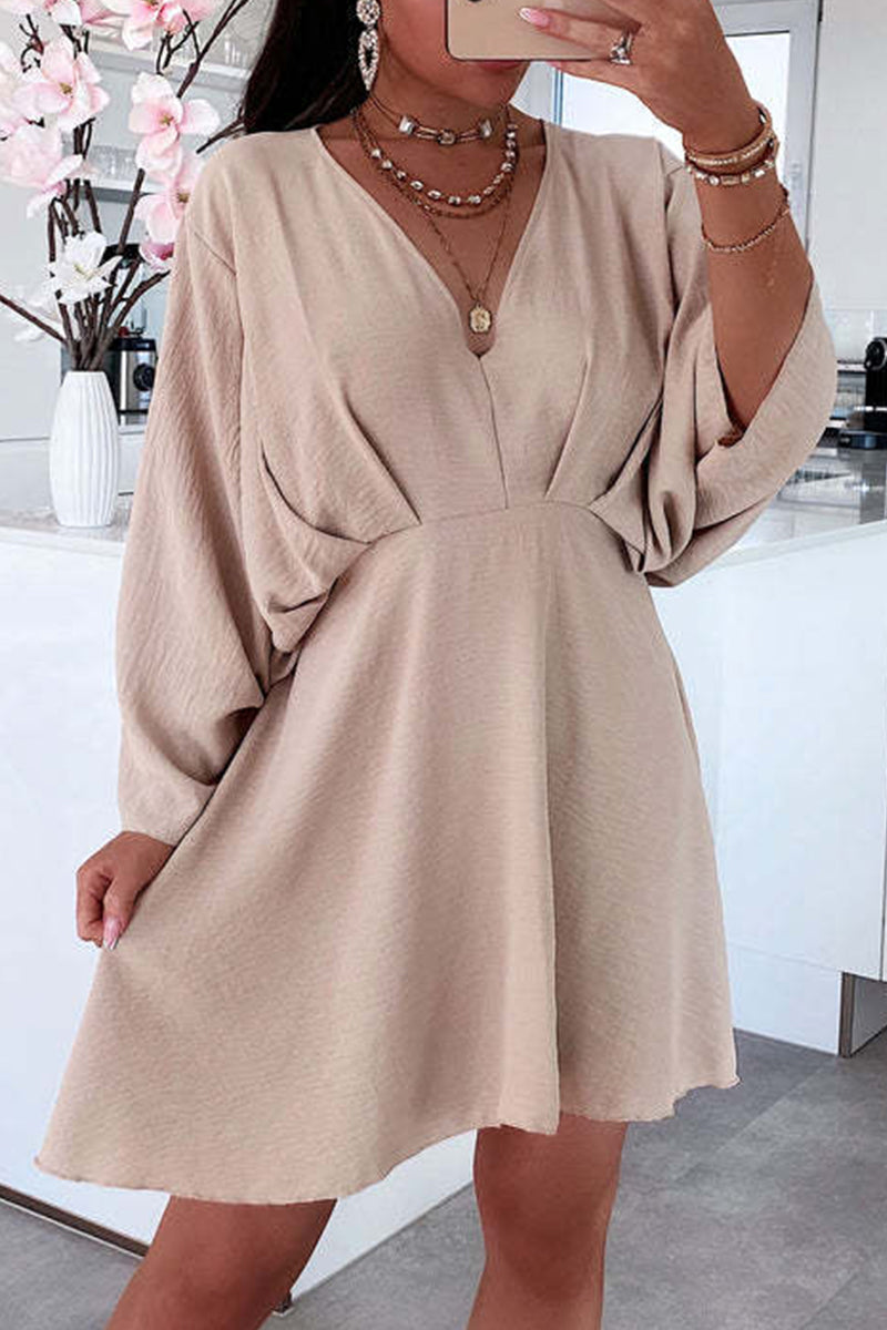 Pamela® | Langärmliges Kleid mit asymmetrischem V-Ausschnitt und unregelmäßigem Schnitt