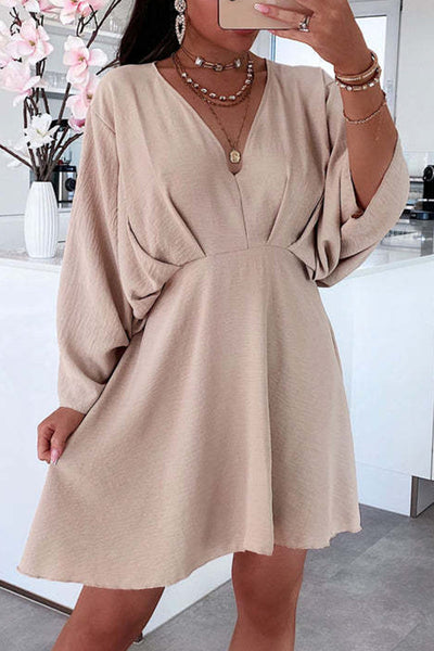 Pamela® | Langärmliges Kleid mit asymmetrischem V-Ausschnitt und unregelmäßigem Schnitt