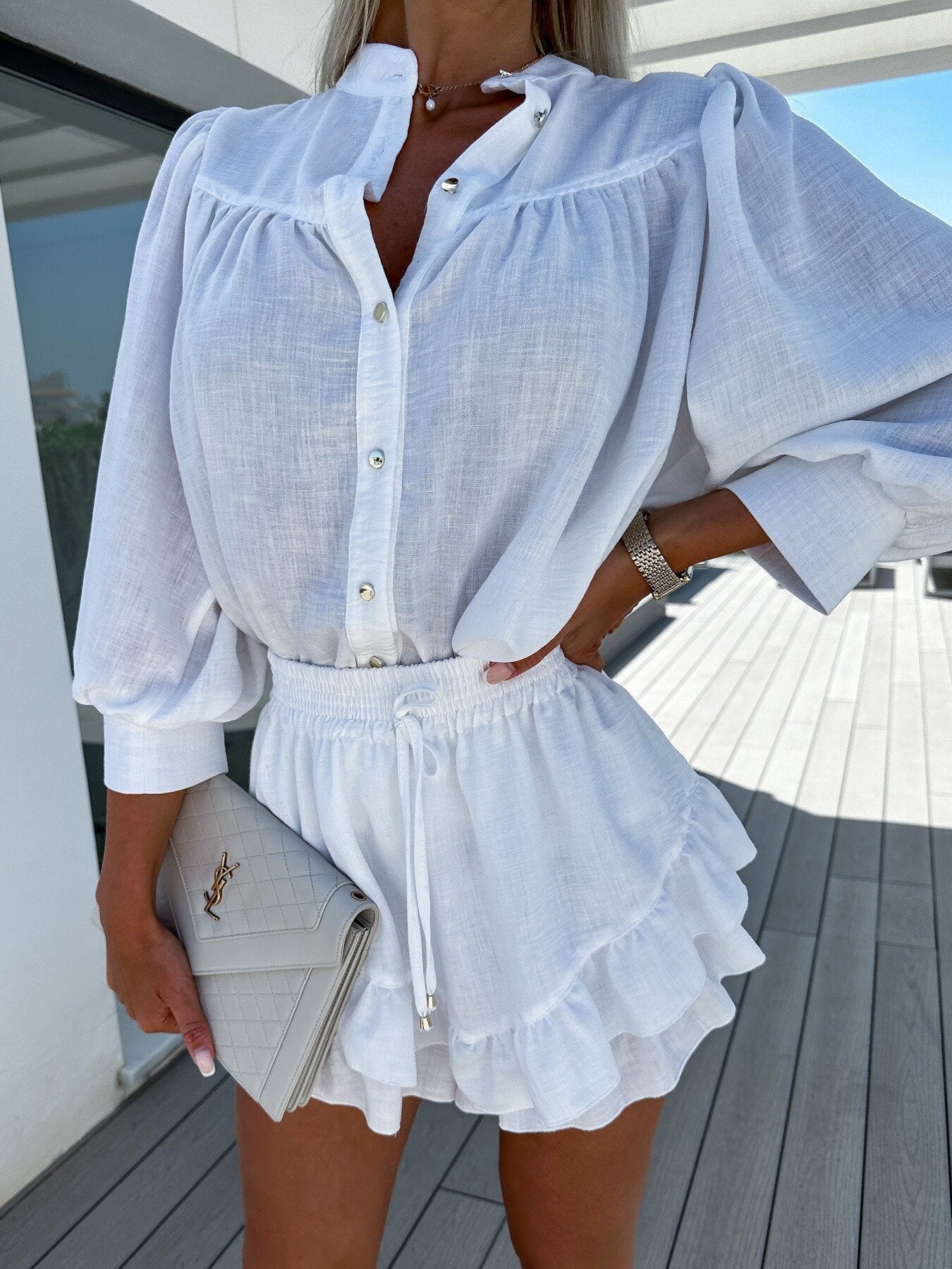 Zweiteiliges Set | Leichte Bluse & Rüschenshorts | Feminin & Verspielt