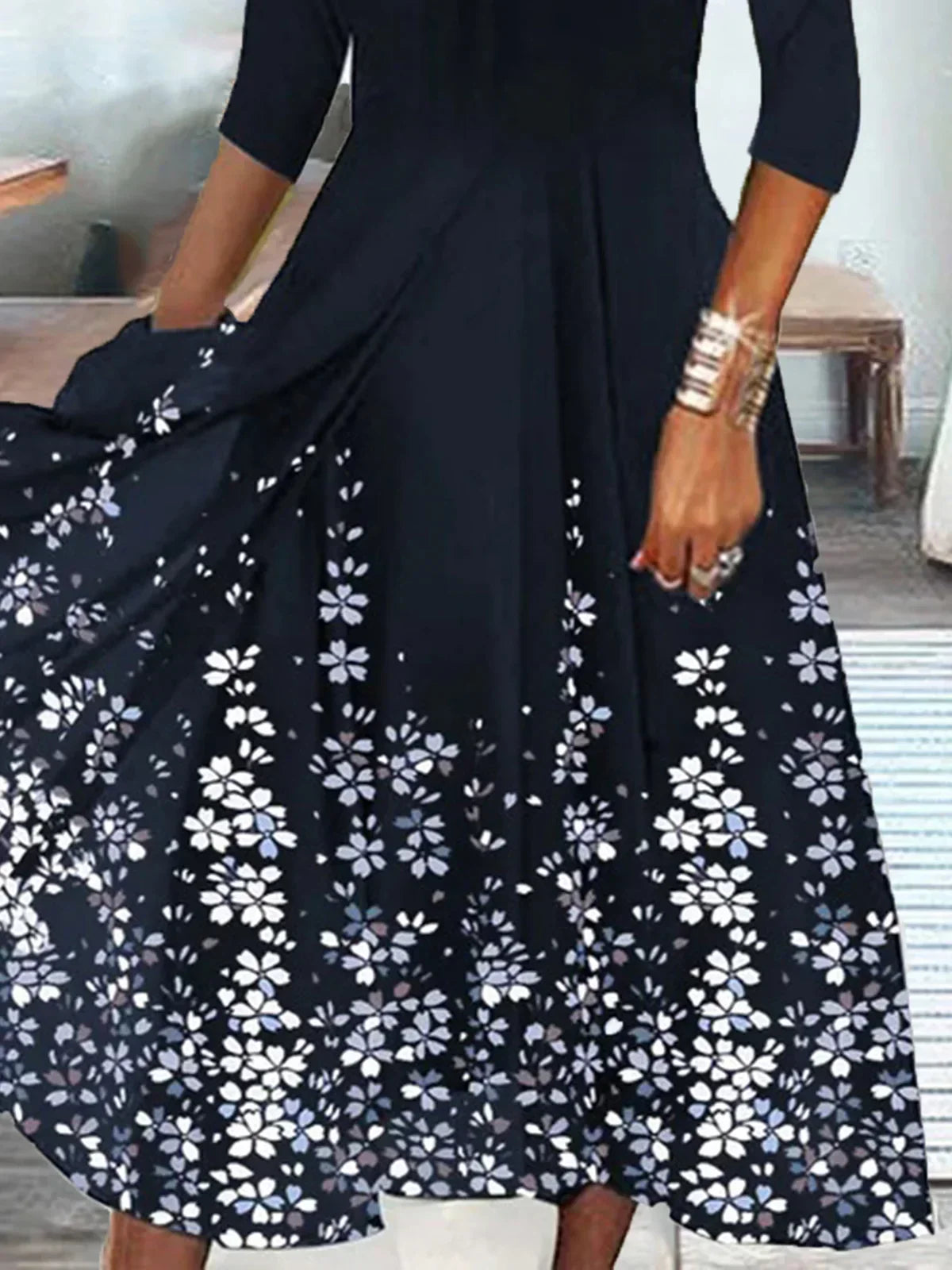 Sabrina® | Geblümtes Midikleid mit V-Ausschnitt