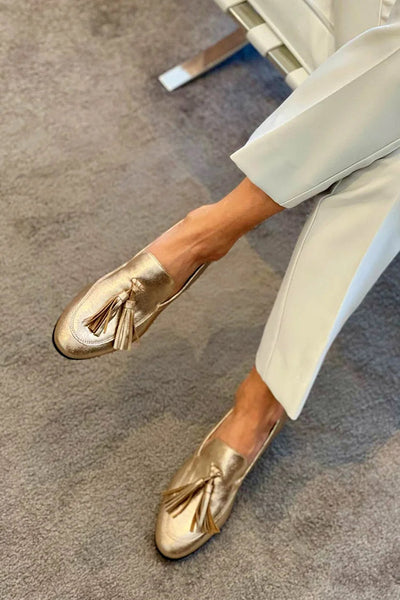 Zimena - Goldene Loafer mit metallischem Glanz und Fransen