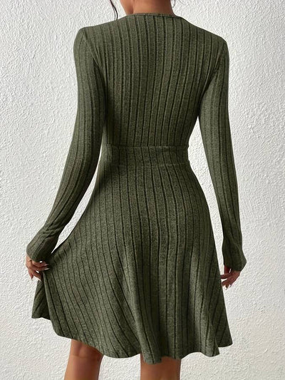 Warmes - Skaterkleid mit geripptem V-Ausschnitt für dich