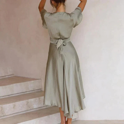 Sierra® | Elegantes Kleid mit tiefem Ausschnitt und V-Ausschnitt für Damen