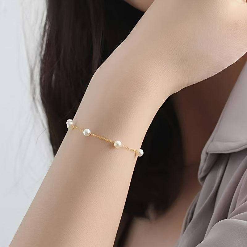 Weißes Perlen-Armband mit dünner Kette – Elegantes Schmuckstück für jeden Tag