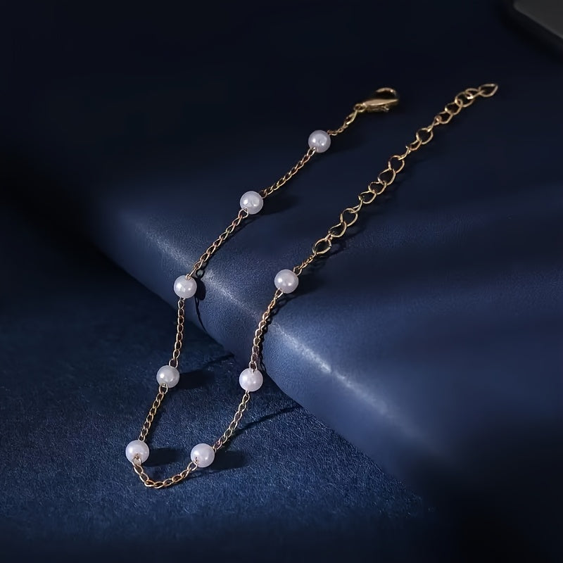 Weißes Perlen-Armband mit dünner Kette – Elegantes Schmuckstück für jeden Tag