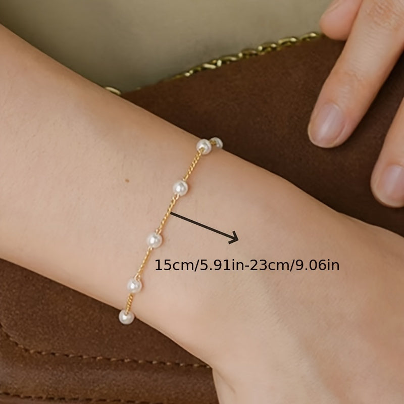 Weißes Perlen-Armband mit dünner Kette – Elegantes Schmuckstück für jeden Tag