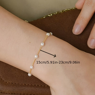 Weißes Perlen-Armband mit dünner Kette – Elegantes Schmuckstück für jeden Tag
