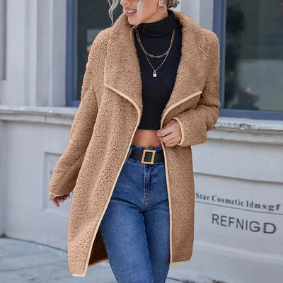 Anika Elegance | kontrastfarbige Wolljacke für Winterglamour