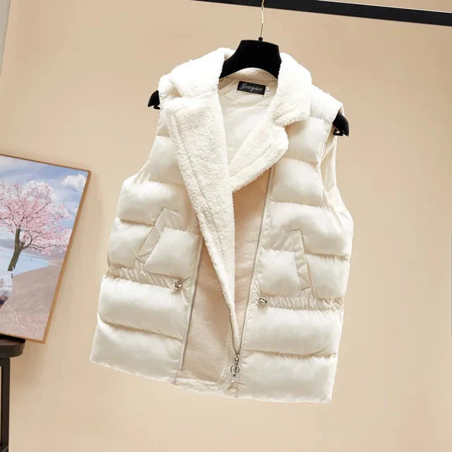 ChicCozy | Warme Raffinesse, Die Luxuriöse Lamswoll-Patchwork Damenweste