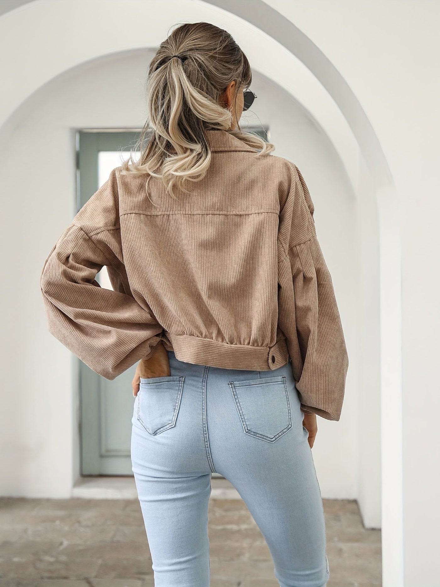 Corina | Lässige Eleganz, Damenmode mit Cropped-Jacke und Lantaarnmouwen