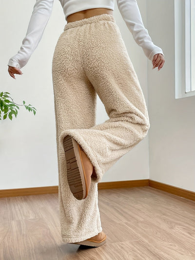 Ella Hosen | Stilvoll durch den Winter mit einer robusten, flauschigen, lockeren Hose
