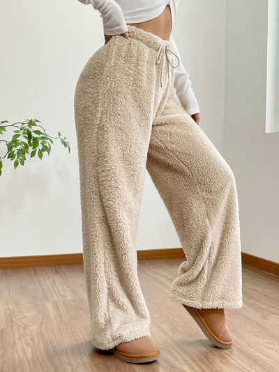 Ella Hosen | Stilvoll durch den Winter mit einer robusten, flauschigen, lockeren Hose