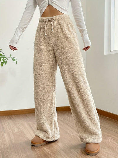 Ella Hosen | Stilvoll durch den Winter mit einer robusten, flauschigen, lockeren Hose