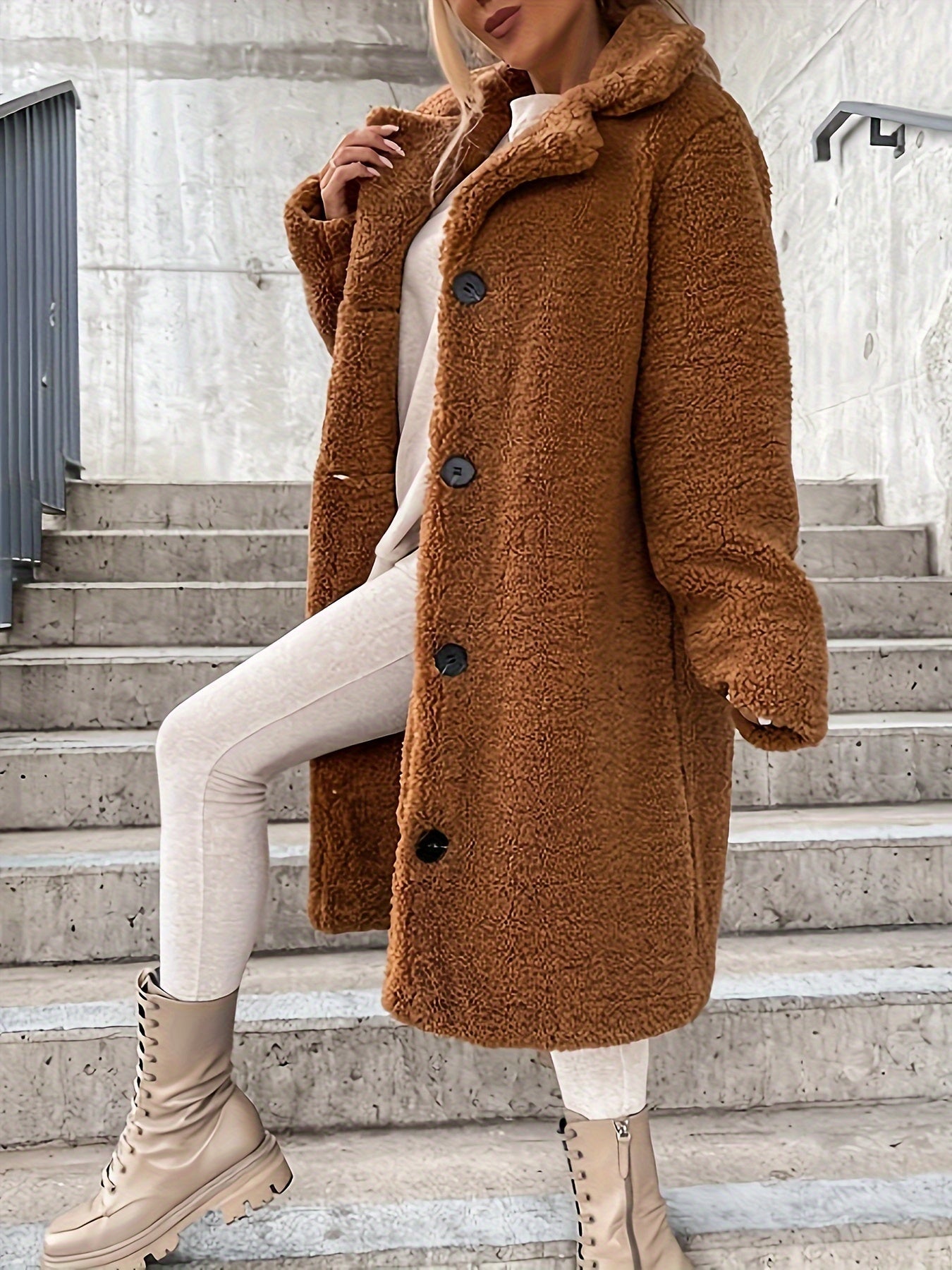 Emma | Zeitlose Eleganz im Mittellangen Trenchcoat für moderne Frauen