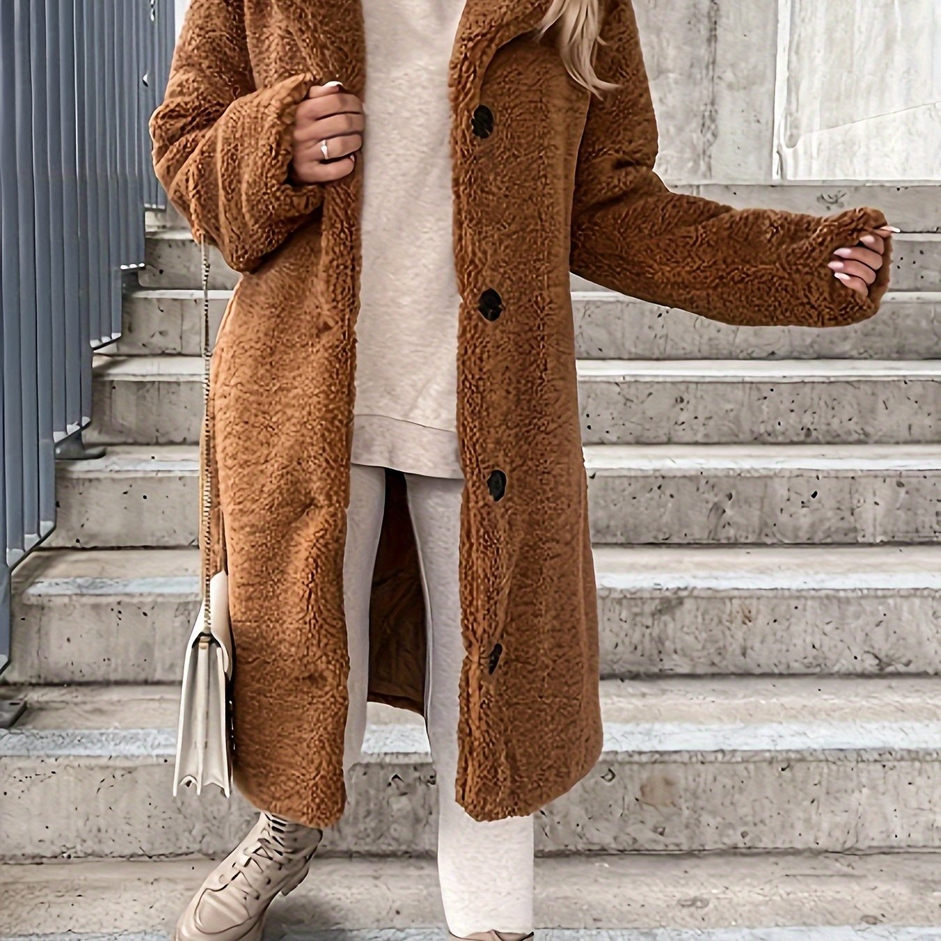 Emma | Zeitlose Eleganz im Mittellangen Trenchcoat für moderne Frauen