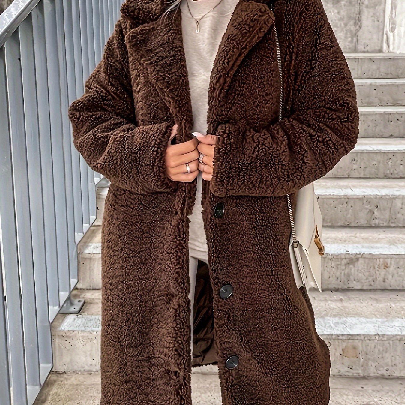 Emma | Zeitlose Eleganz im Mittellangen Trenchcoat für moderne Frauen