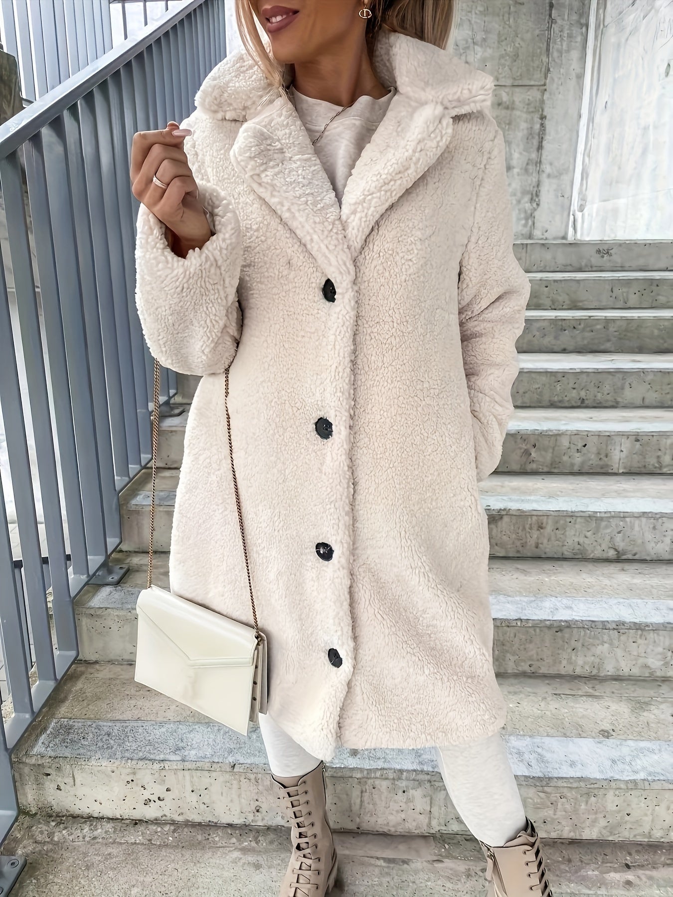 Emma | Zeitlose Eleganz im Mittellangen Trenchcoat für moderne Frauen
