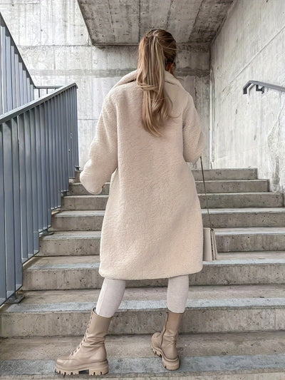 Emma | Zeitlose Eleganz im Mittellangen Trenchcoat für moderne Frauen