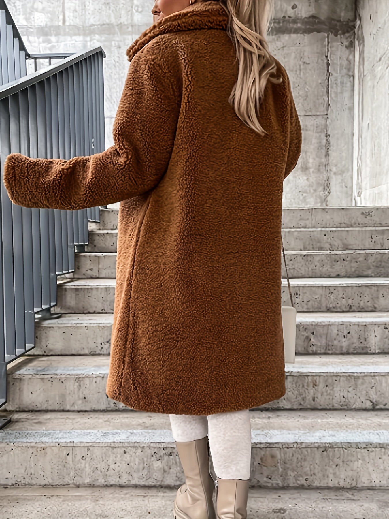 Emma | Zeitlose Eleganz im Mittellangen Trenchcoat für moderne Frauen
