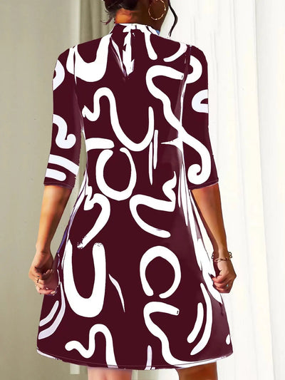 Jennifer® | Kurzes bedrucktes Kleid mit mittellangen Ärmeln