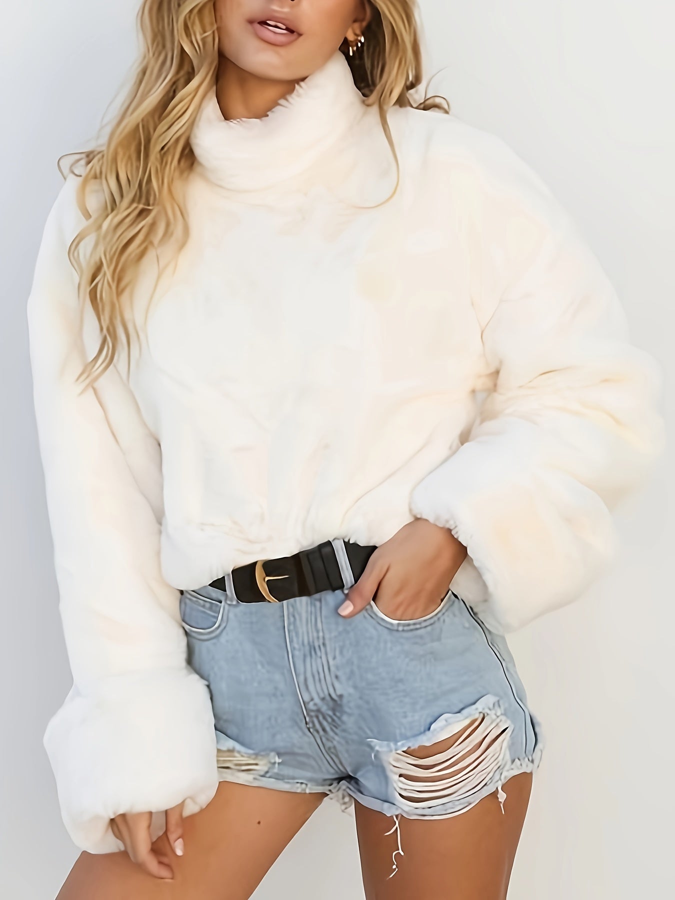 Frieda Finesse | Glamour in jedem Faden mit unserem Sweatshirt mit Kunstpelzkragen