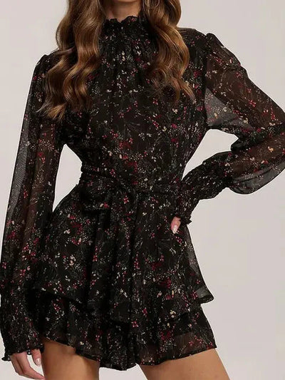 Ivonne Elegance | Florale Pracht in unserem bezaubernden A-Linien-Kleid aus Chiffon mit hohler Spitze