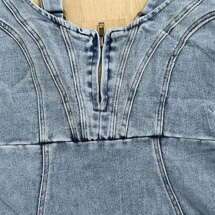 Janessa | Stilvolles Jeanskleid mit verstellbaren Trägern