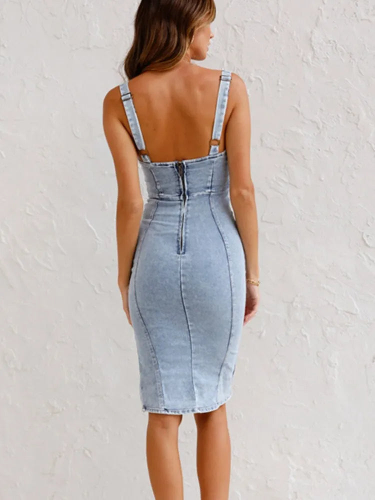 Janessa | Stilvolles Jeanskleid mit verstellbaren Trägern