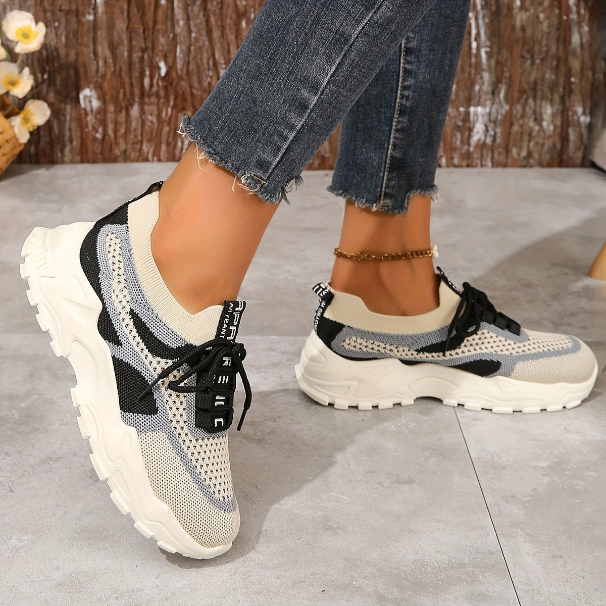 Jessika Charm | Erhöhen Sie Ihren Schritt mit strahlenden Mesh-Plattform-Sneakers