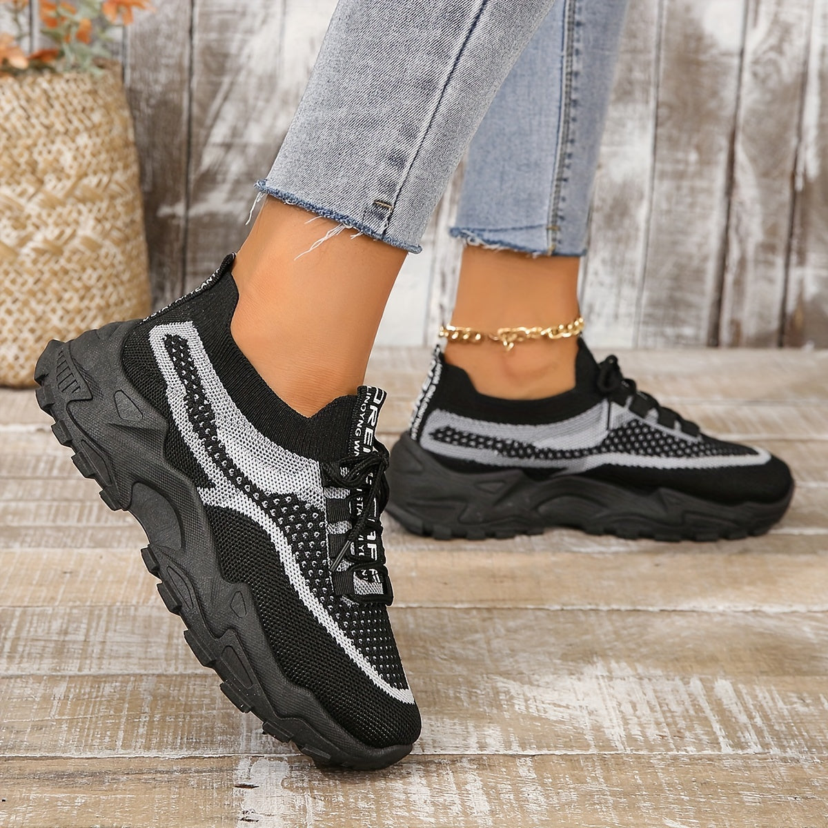 Jessika Charm | Erhöhen Sie Ihren Schritt mit strahlenden Mesh-Plattform-Sneakers