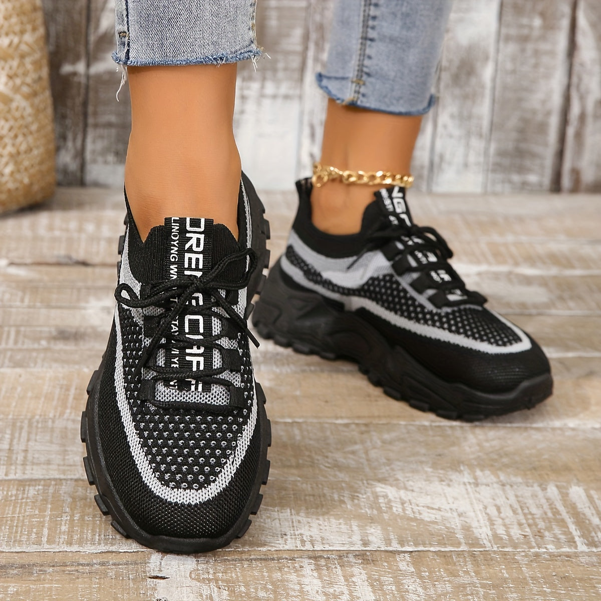 Jessika Charm | Erhöhen Sie Ihren Schritt mit strahlenden Mesh-Plattform-Sneakers