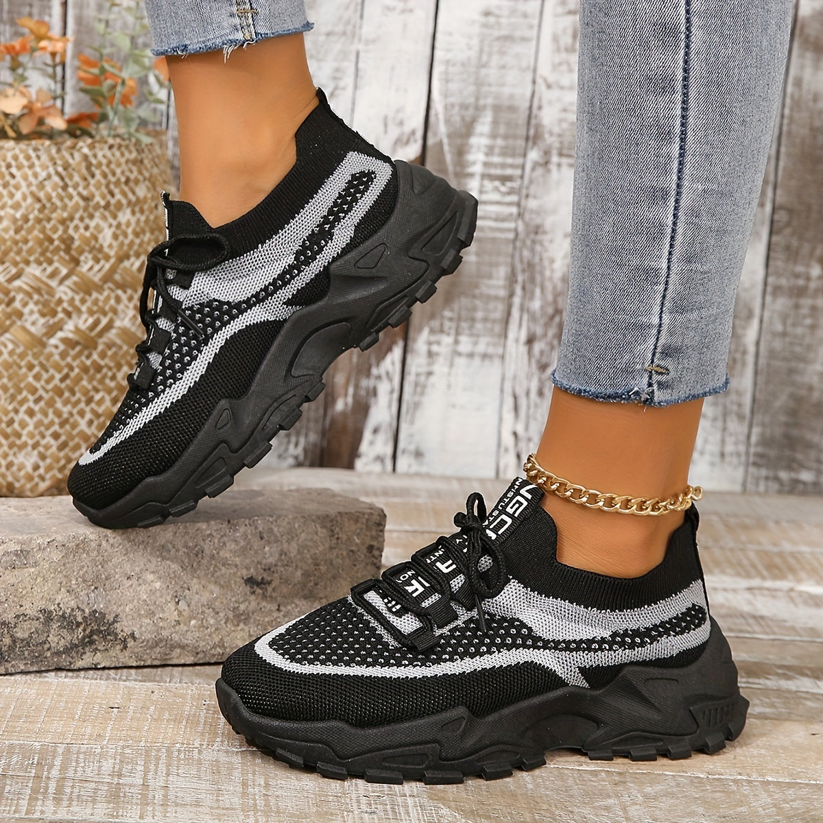Jessika Charm | Erhöhen Sie Ihren Schritt mit strahlenden Mesh-Plattform-Sneakers
