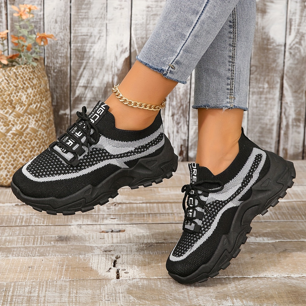 Jessika Charm | Erhöhen Sie Ihren Schritt mit strahlenden Mesh-Plattform-Sneakers