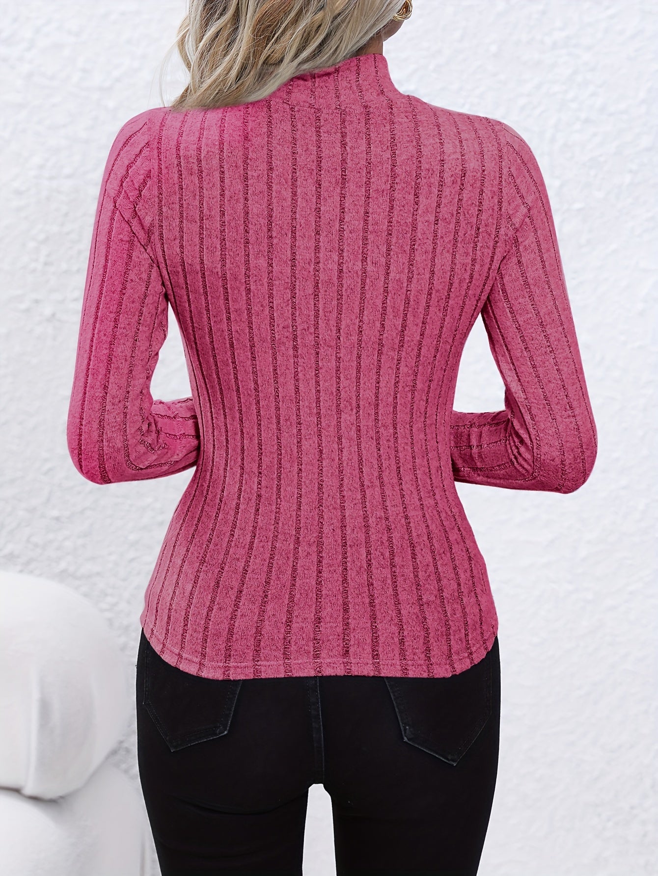 Karen | Zeitlose Eleganz im geribbelten Pullover mit runder Hals und langen Ärmeln