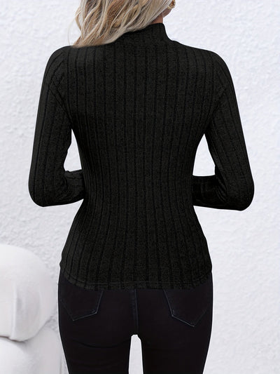 Karen | Zeitlose Eleganz im geribbelten Pullover mit runder Hals und langen Ärmeln