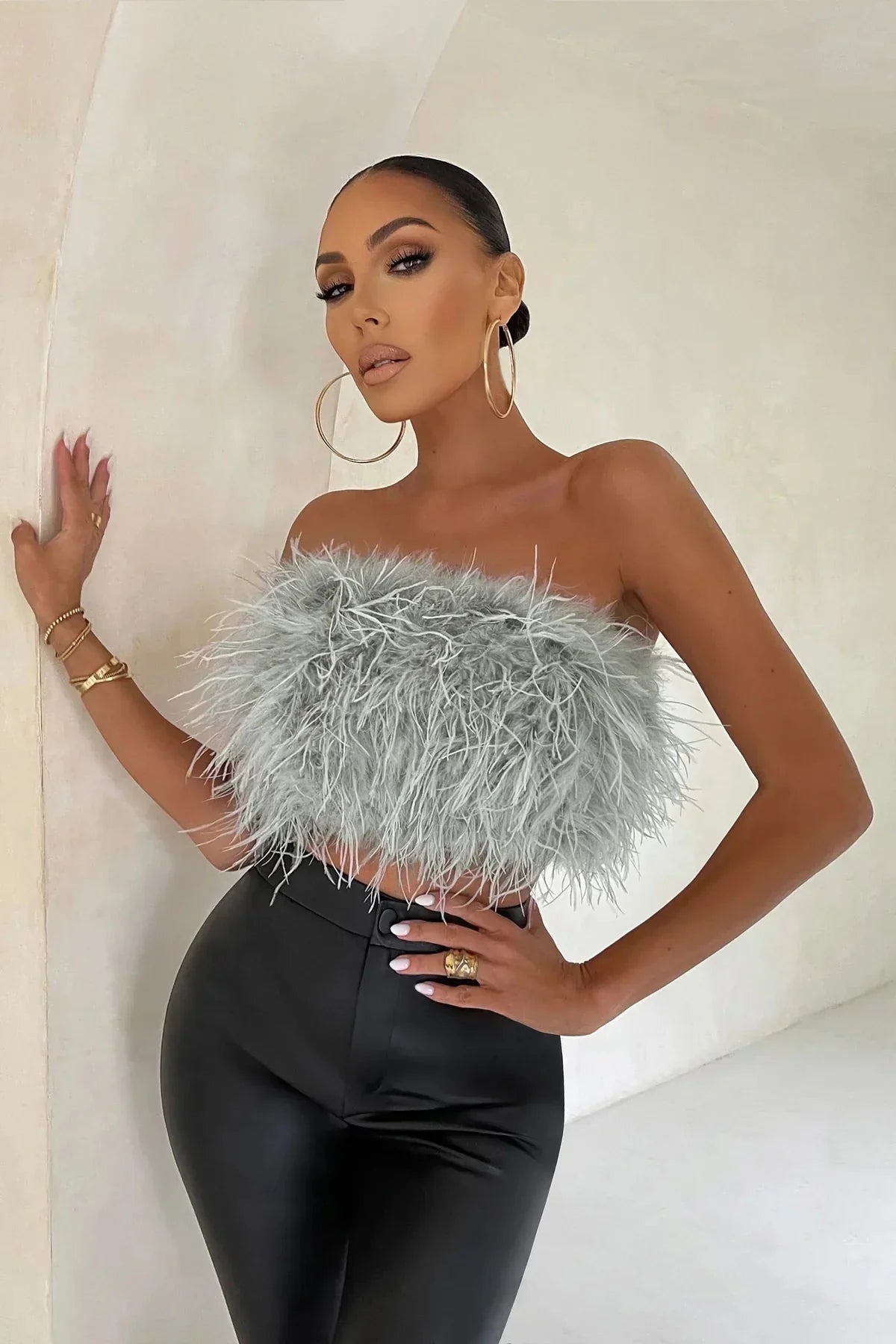 Katrine Feather Top | Stylisches Feder-Crop-Top ist ein Top-Trend in diesem Jahr