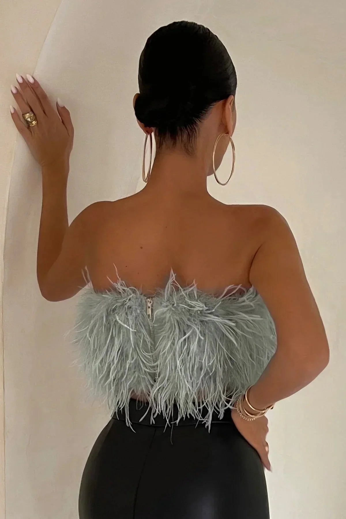 Katrine Feather Top | Stylisches Feder-Crop-Top ist ein Top-Trend in diesem Jahr