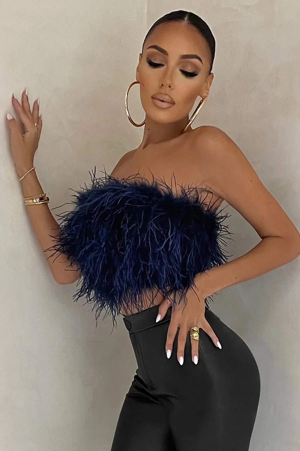 Katrine Feather Top | Stylisches Feder-Crop-Top ist ein Top-Trend in diesem Jahr