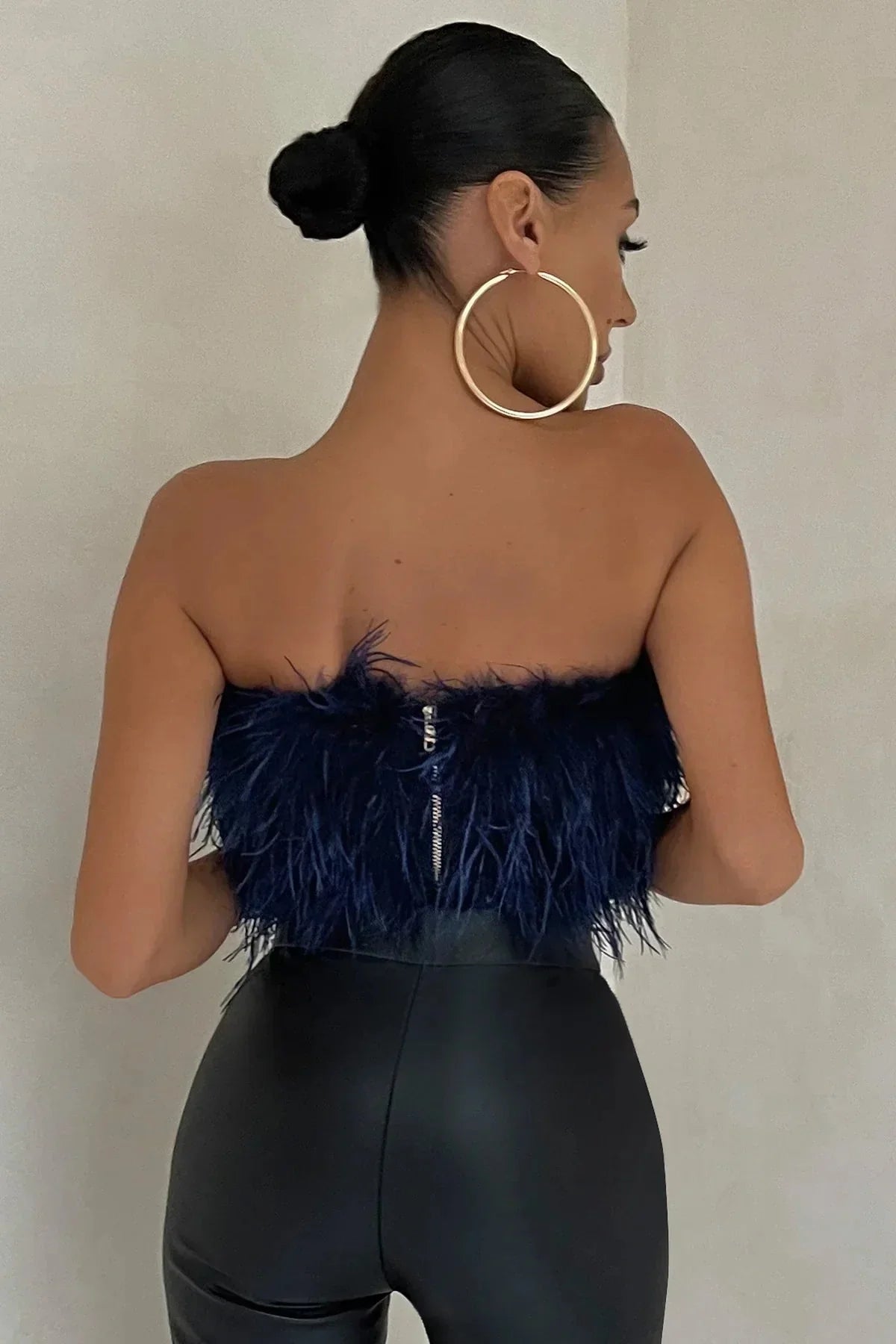 Katrine Feather Top | Stylisches Feder-Crop-Top ist ein Top-Trend in diesem Jahr