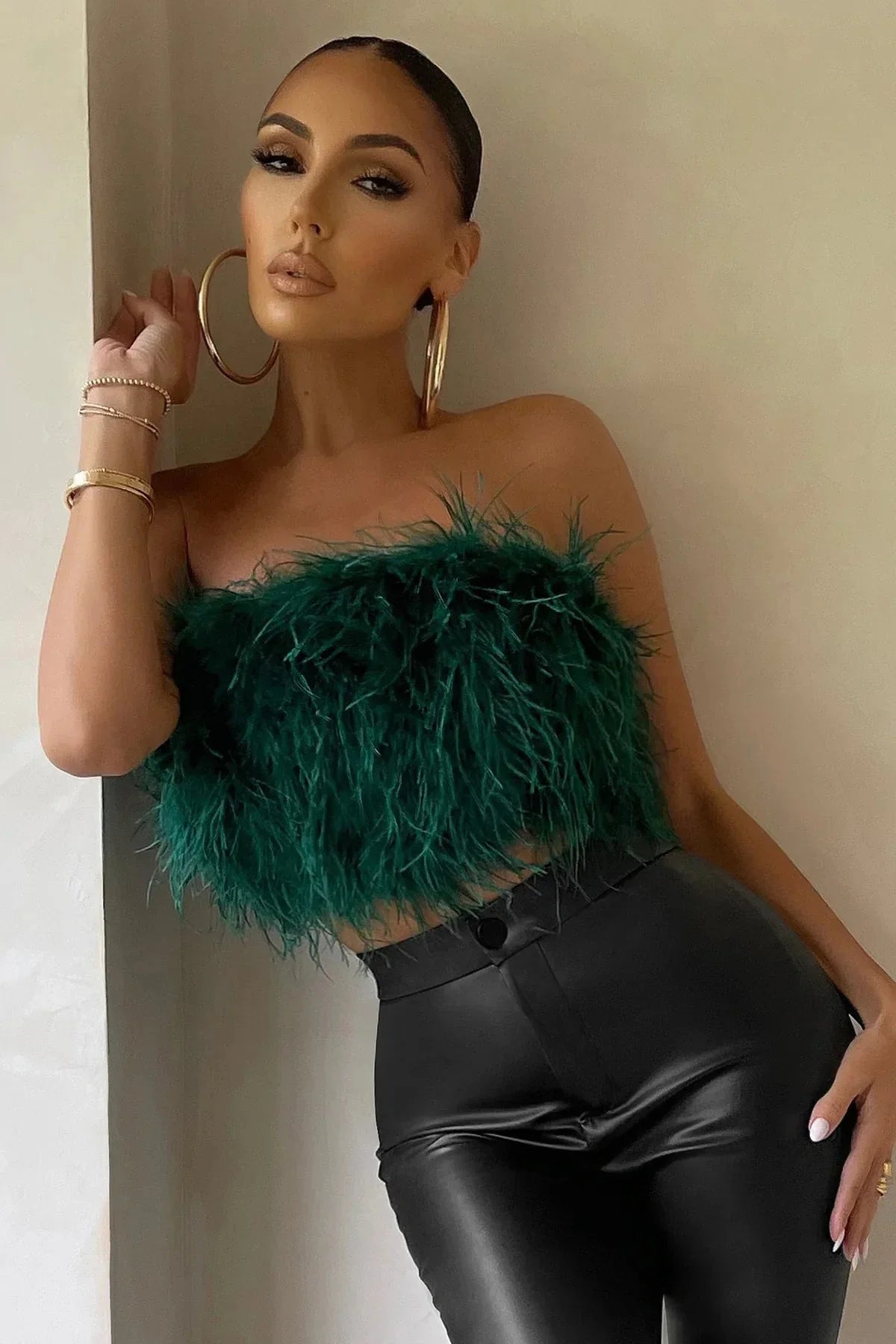Katrine Feather Top | Stylisches Feder-Crop-Top ist ein Top-Trend in diesem Jahr