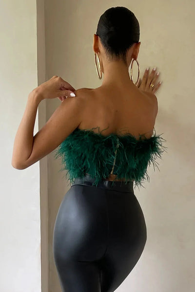 Katrine Feather Top | Stylisches Feder-Crop-Top ist ein Top-Trend in diesem Jahr