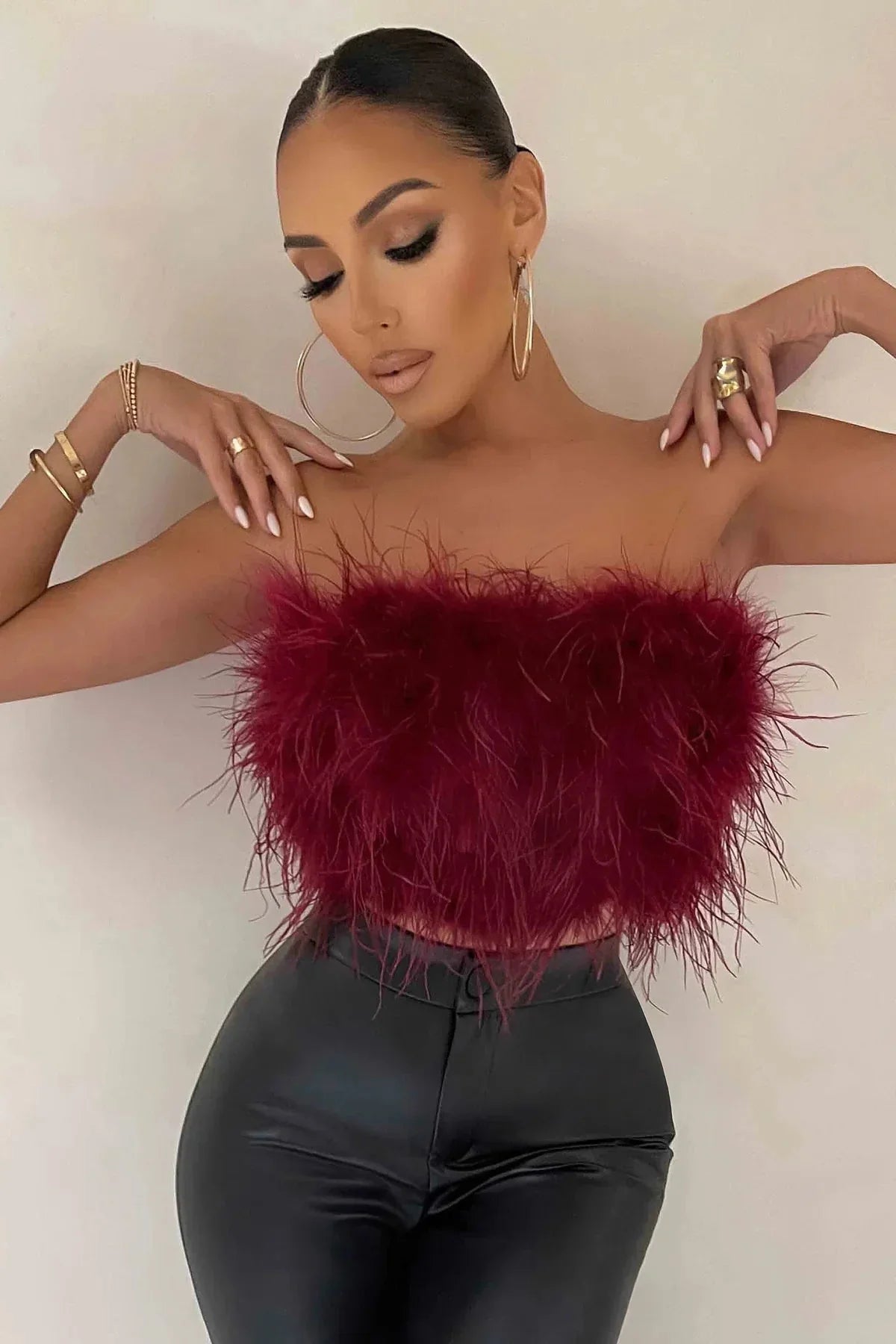 Katrine Feather Top | Stylisches Feder-Crop-Top ist ein Top-Trend in diesem Jahr