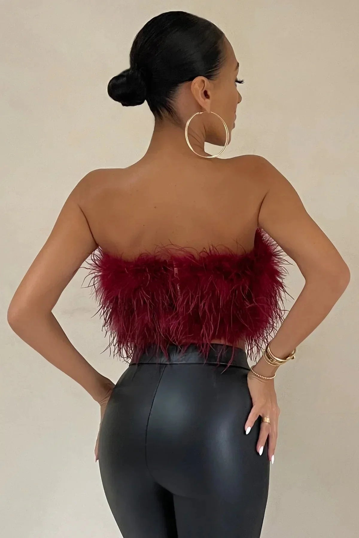 Katrine Feather Top | Stylisches Feder-Crop-Top ist ein Top-Trend in diesem Jahr