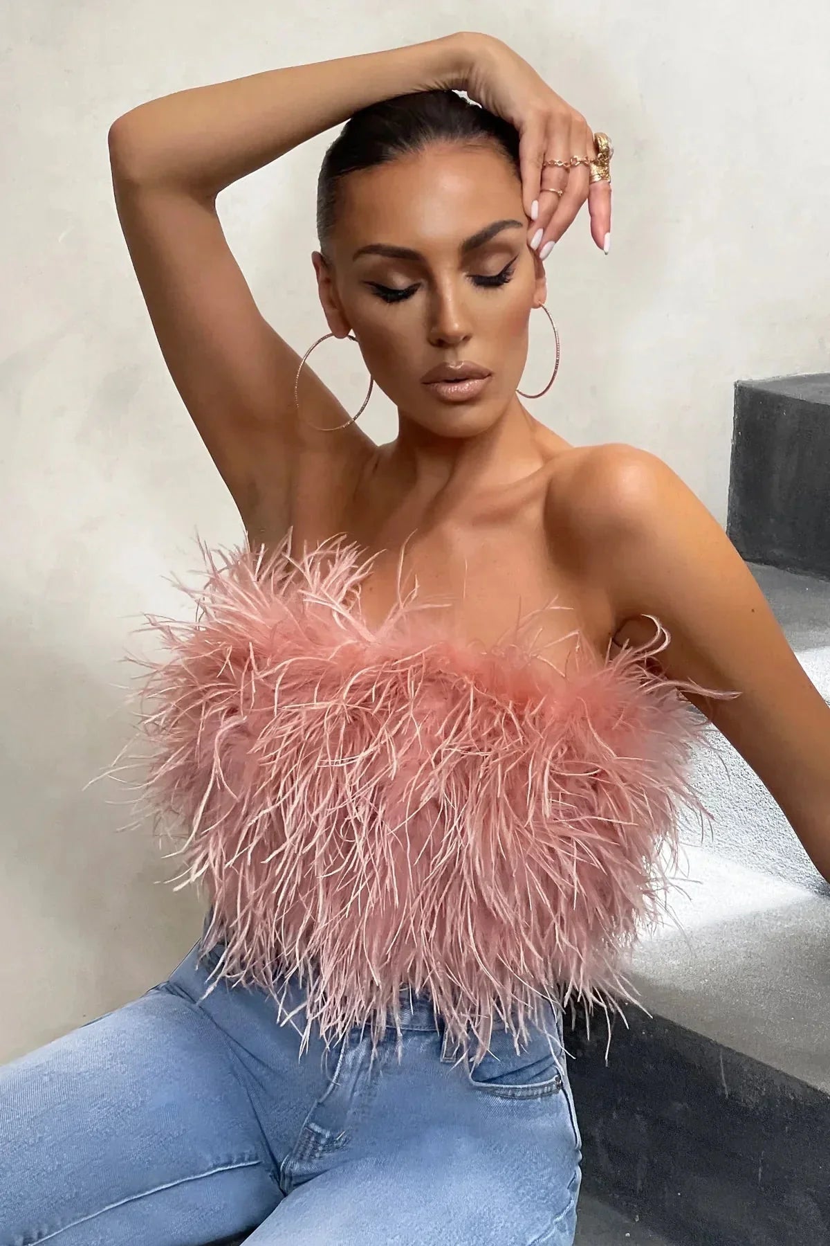 Katrine Feather Top | Stylisches Feder-Crop-Top ist ein Top-Trend in diesem Jahr