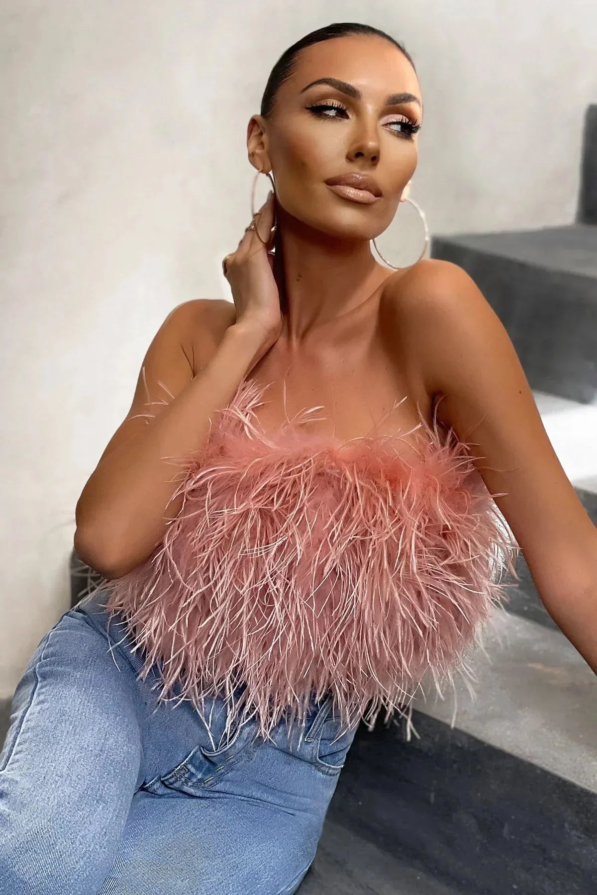 Katrine Feather Top | Stylisches Feder-Crop-Top ist ein Top-Trend in diesem Jahr