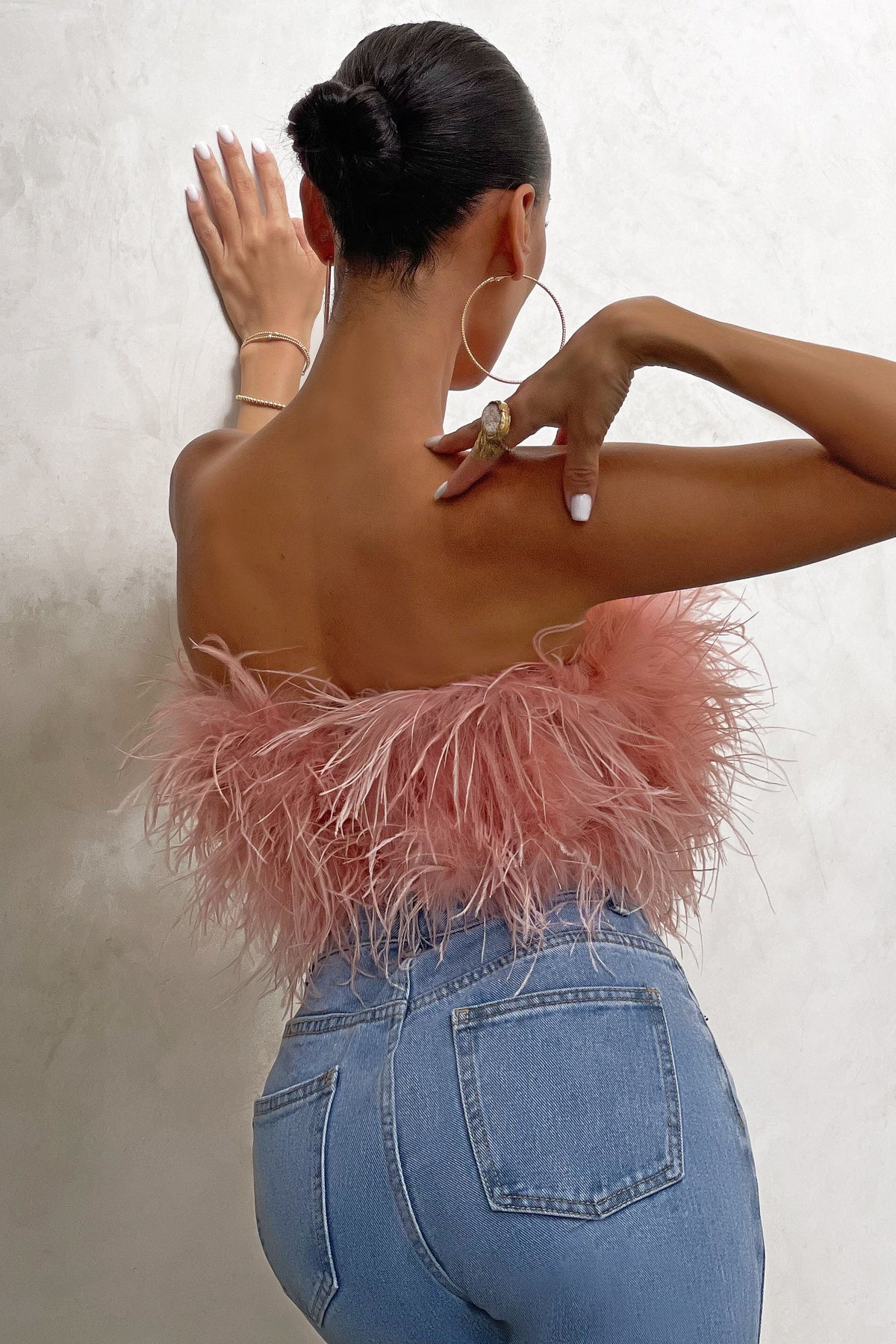 Katrine Feather Top | Stylisches Feder-Crop-Top ist ein Top-Trend in diesem Jahr