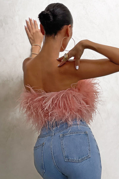 Katrine Feather Top | Stylisches Feder-Crop-Top ist ein Top-Trend in diesem Jahr